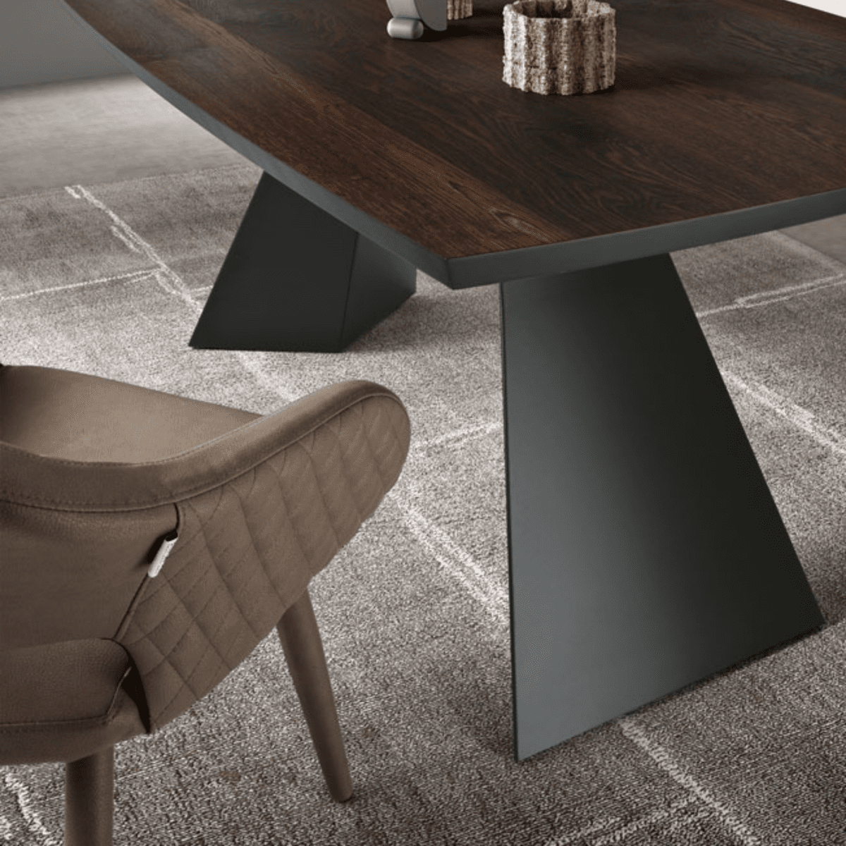 Tavolo allungabile moderno "Nora" con base in metallo e piano in rovere - MondoViro