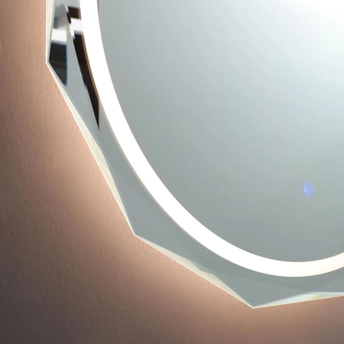 Specchio a led "Horizonte" con bordo sfaccettato e illuminato - MondoViro