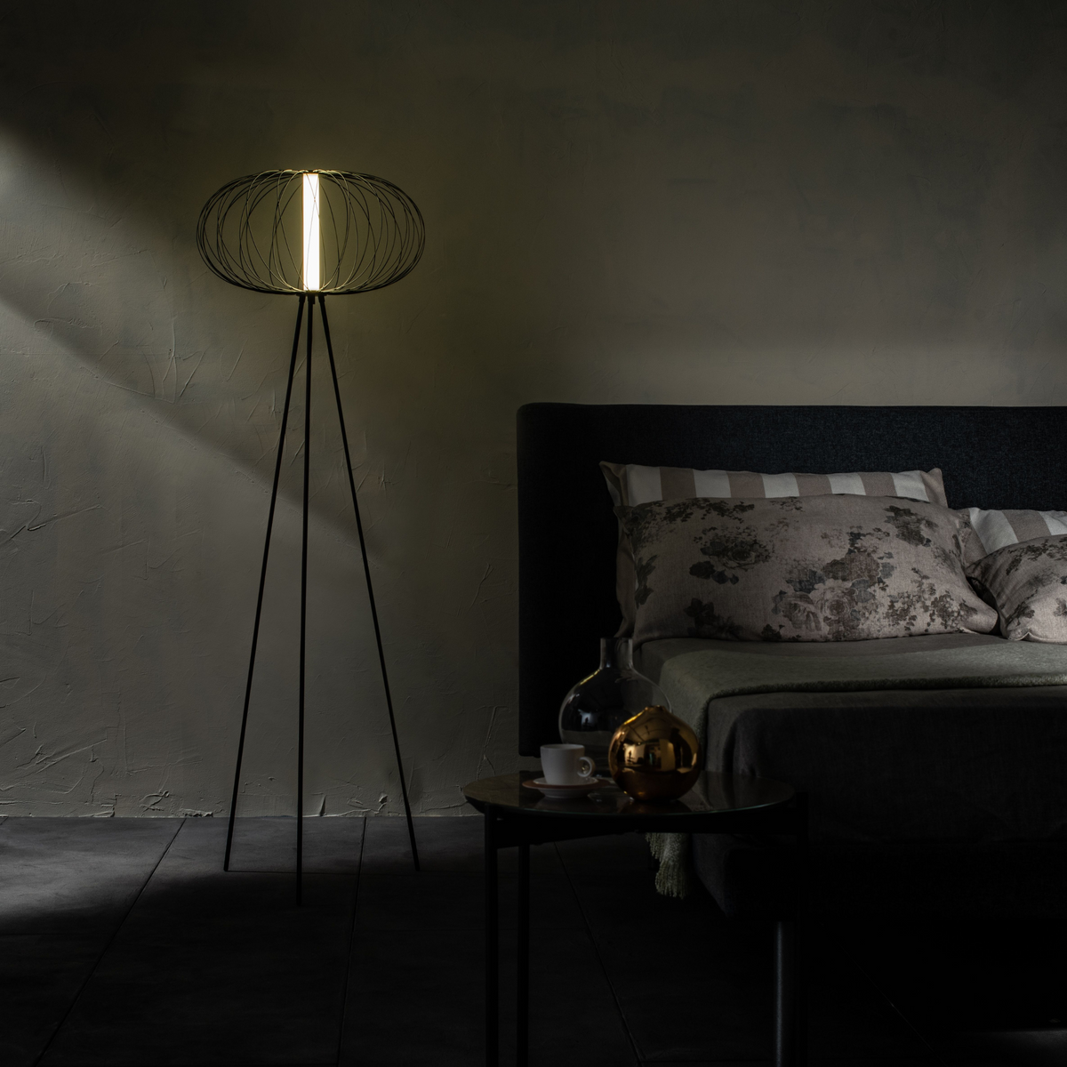 Lampada LED con paralume in acciaio "Jaula" da terra tavolo e sospesa