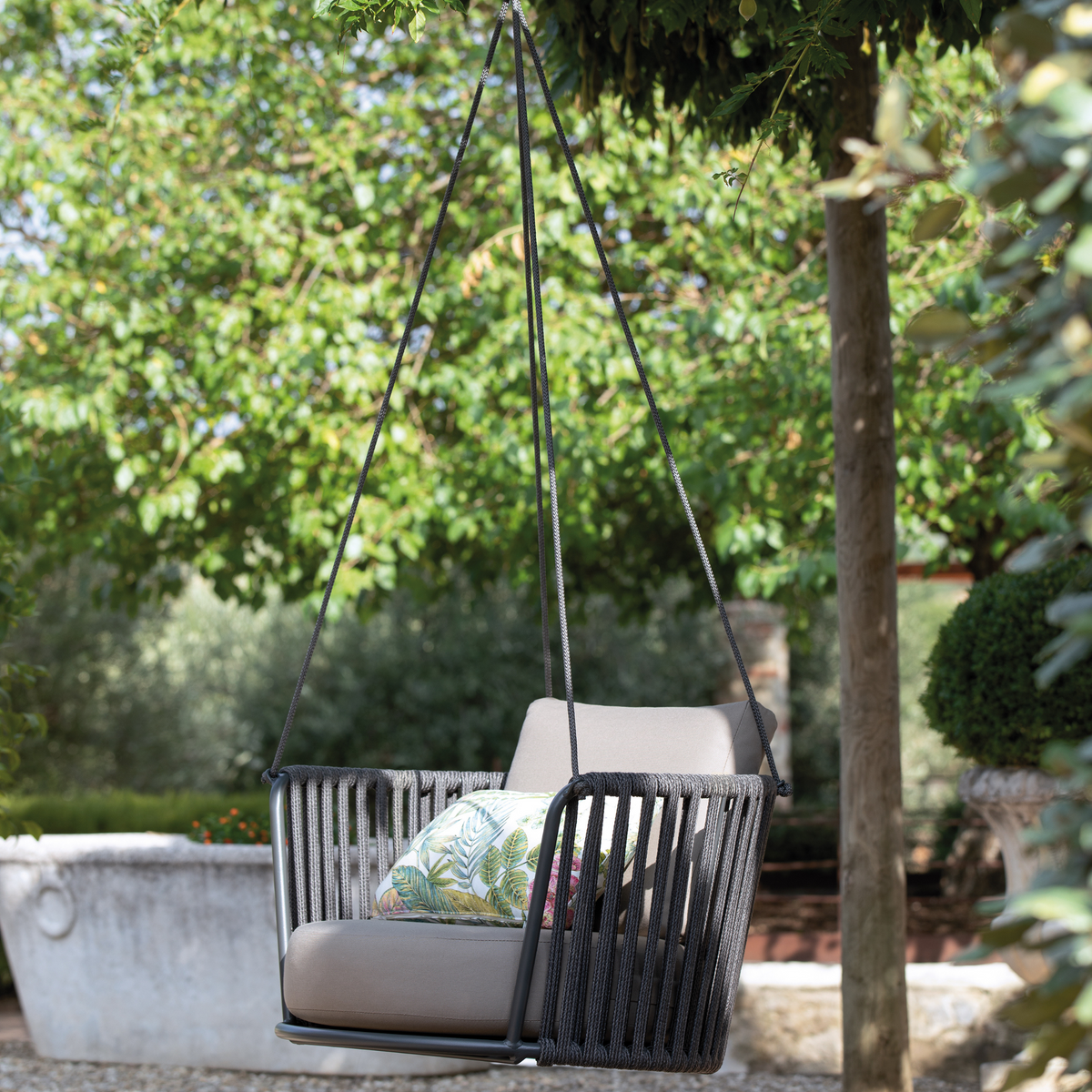 Poltrona sospesa in corda e acciaio inox verniciato "Daisy Rope" moderno da giardino