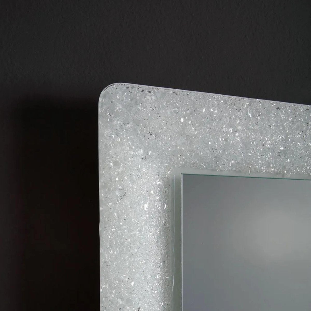 Specchio a led rettangolare "Serranova2" con cornice in graniglia di vetro cm 90x62 - MondoViro