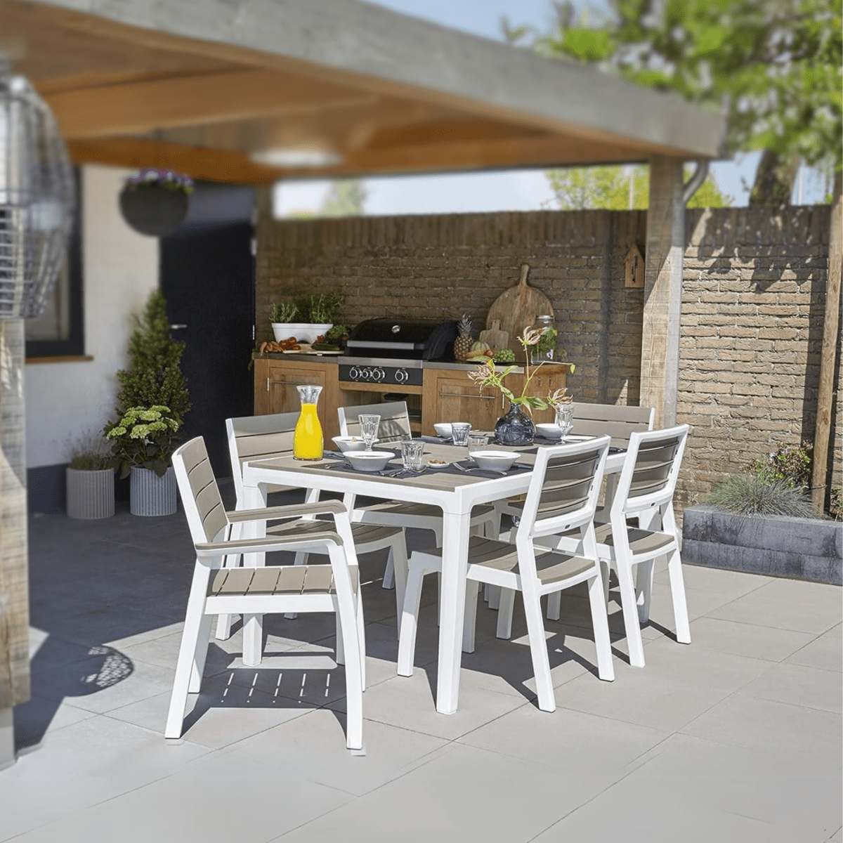 Set di sedie impilabili con braccioli "Harmony" in resina effetto legno da giardino cm 58x58 86h - MondoViro