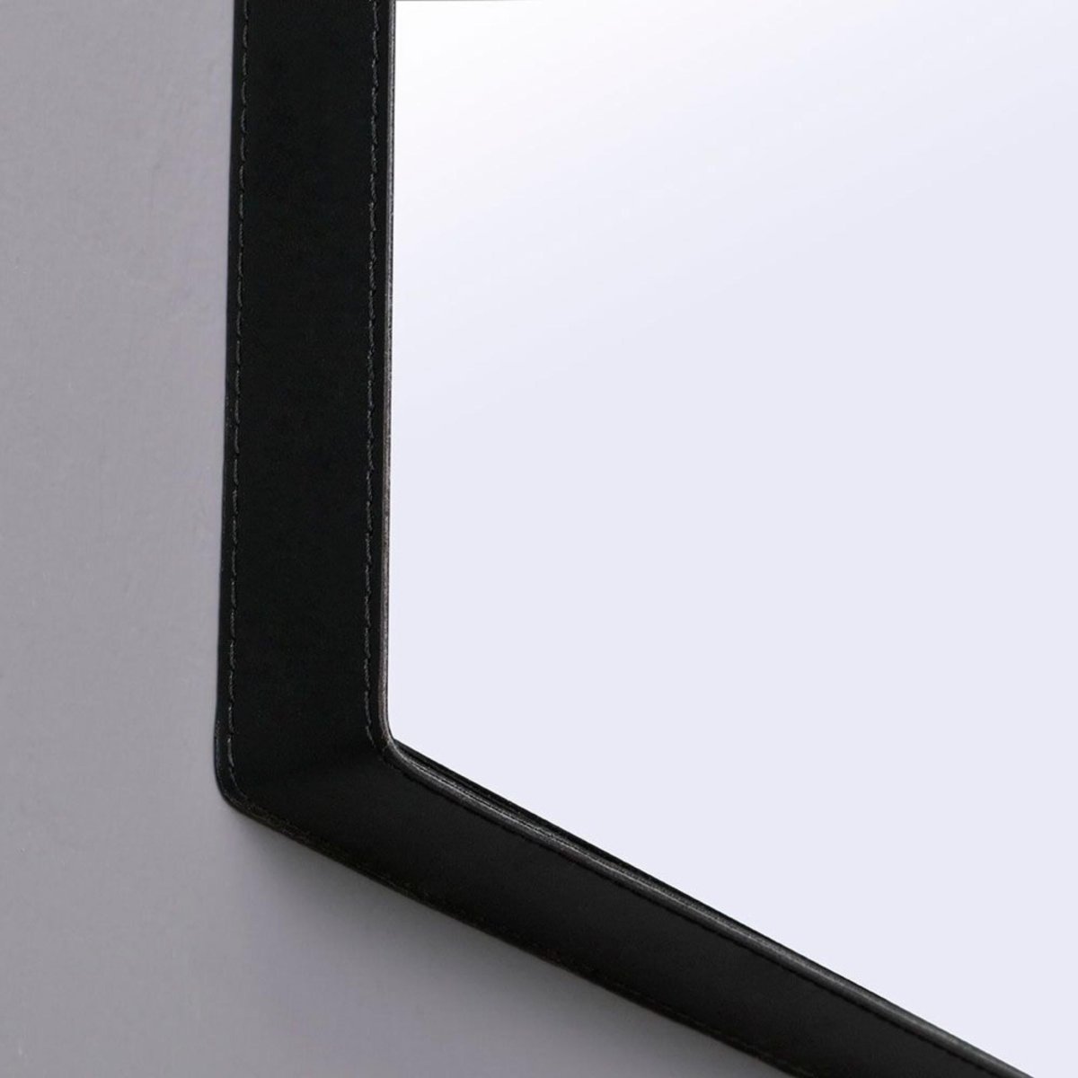 Specchio rettangolare design "Hillsboro" cornice con laccio in pelle nera cm 70x50 - MondoViro