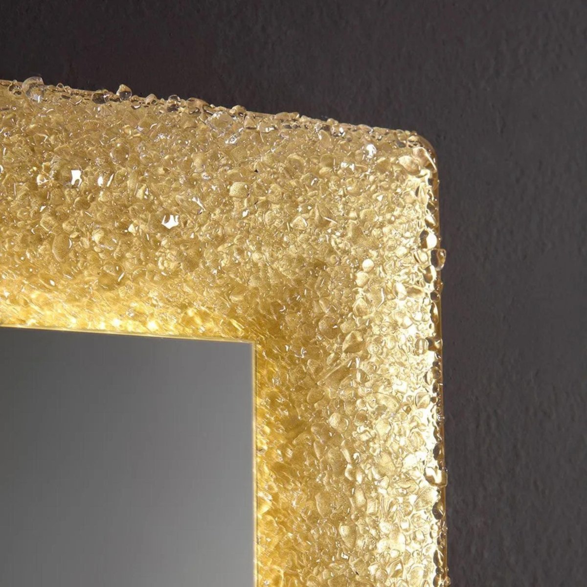 Specchio a led rettangolare "Serranova2" con cornice in graniglia di vetro cm 90x62 - MondoViro
