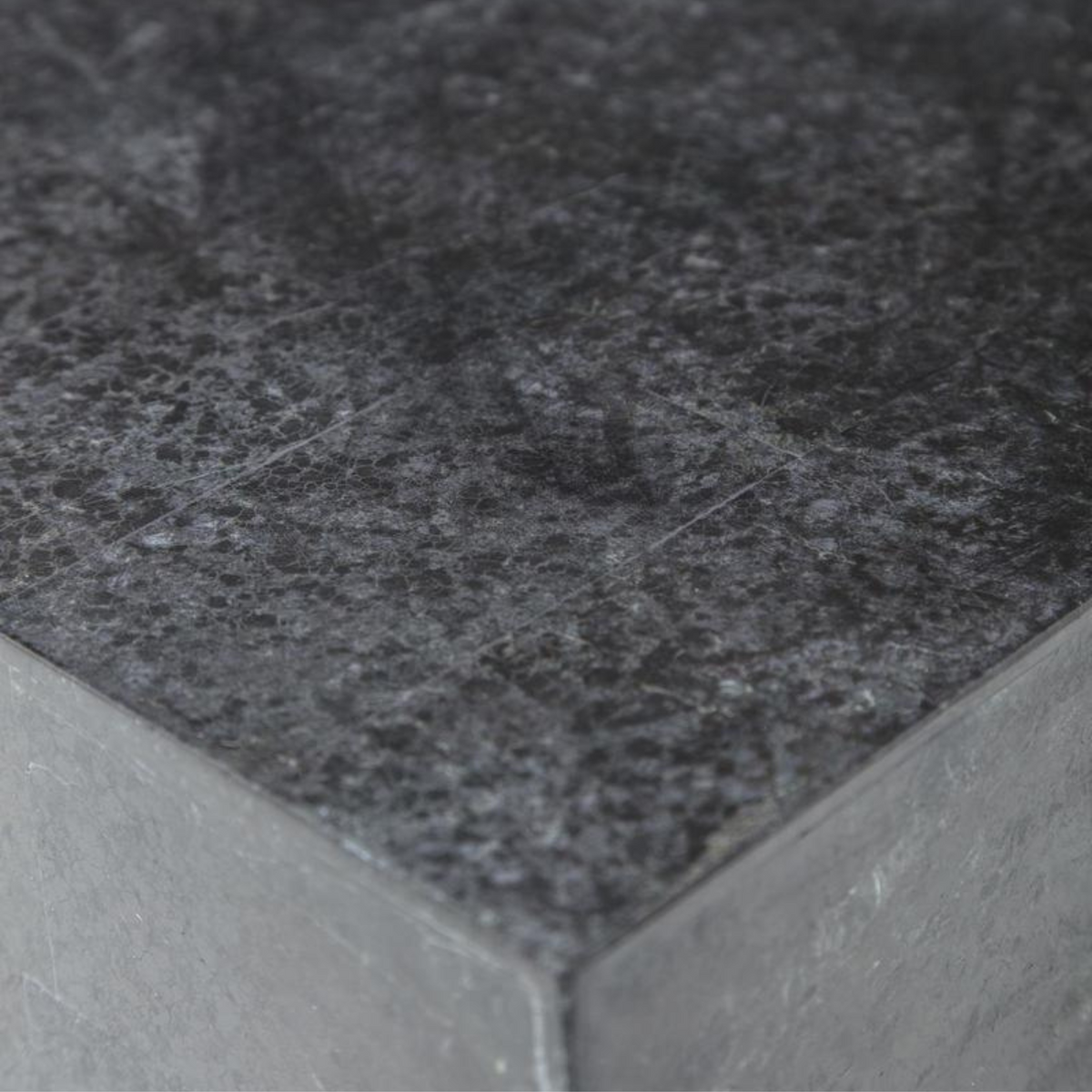 Tavolino quadrato basso da caffè in pietra fossile "Lexy" cm 80x80 28h