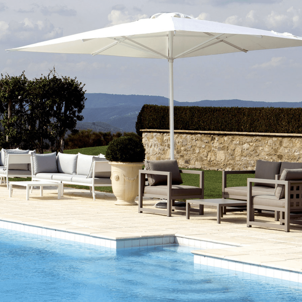 Ombrellone moderno da giardino "Facility Classic" con palo centrale telescopico bianco - MondoViro