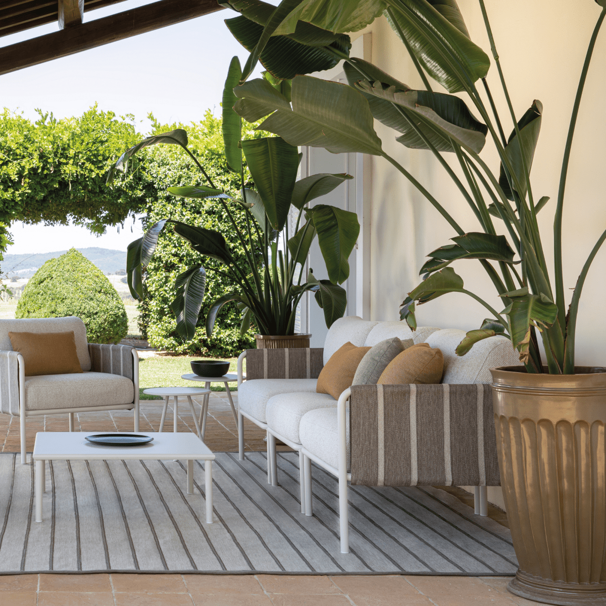 Divano in metallo "Hamptons" imbottito con cuscini cm 80x84h - MondoViro
