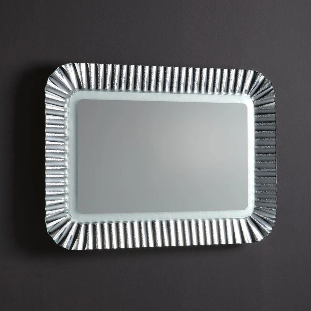 Specchio led rettangolare "Redding" con cornice in vetro fuso reversibile cm 94x68 - MondoViro