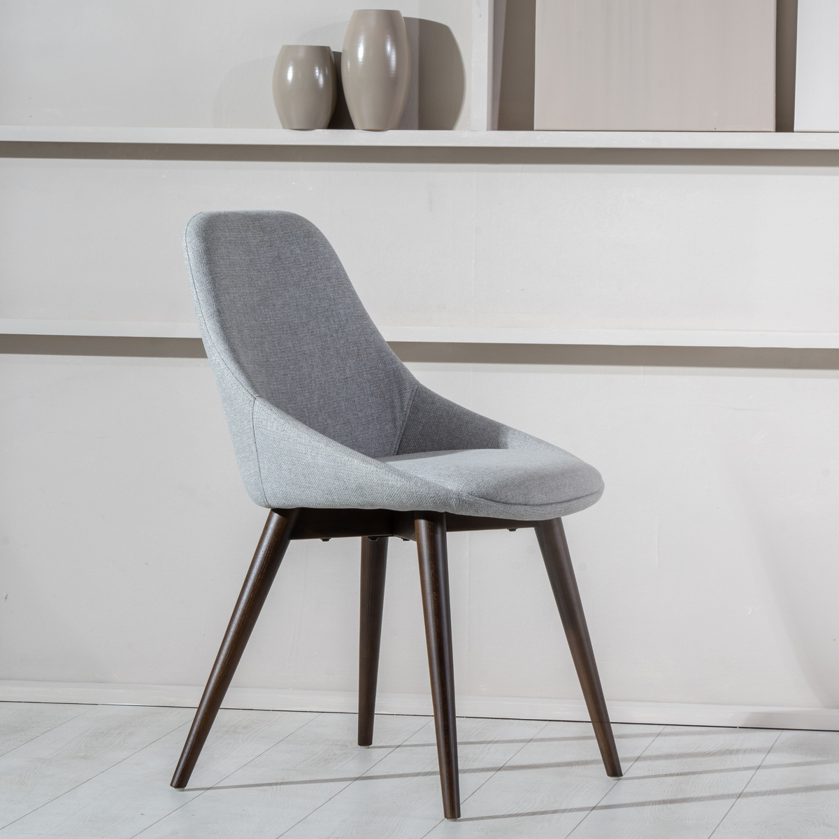 Set di sedie moderne da pranzo in tessuto "Zaira" struttura in legno cm 49x58 85h