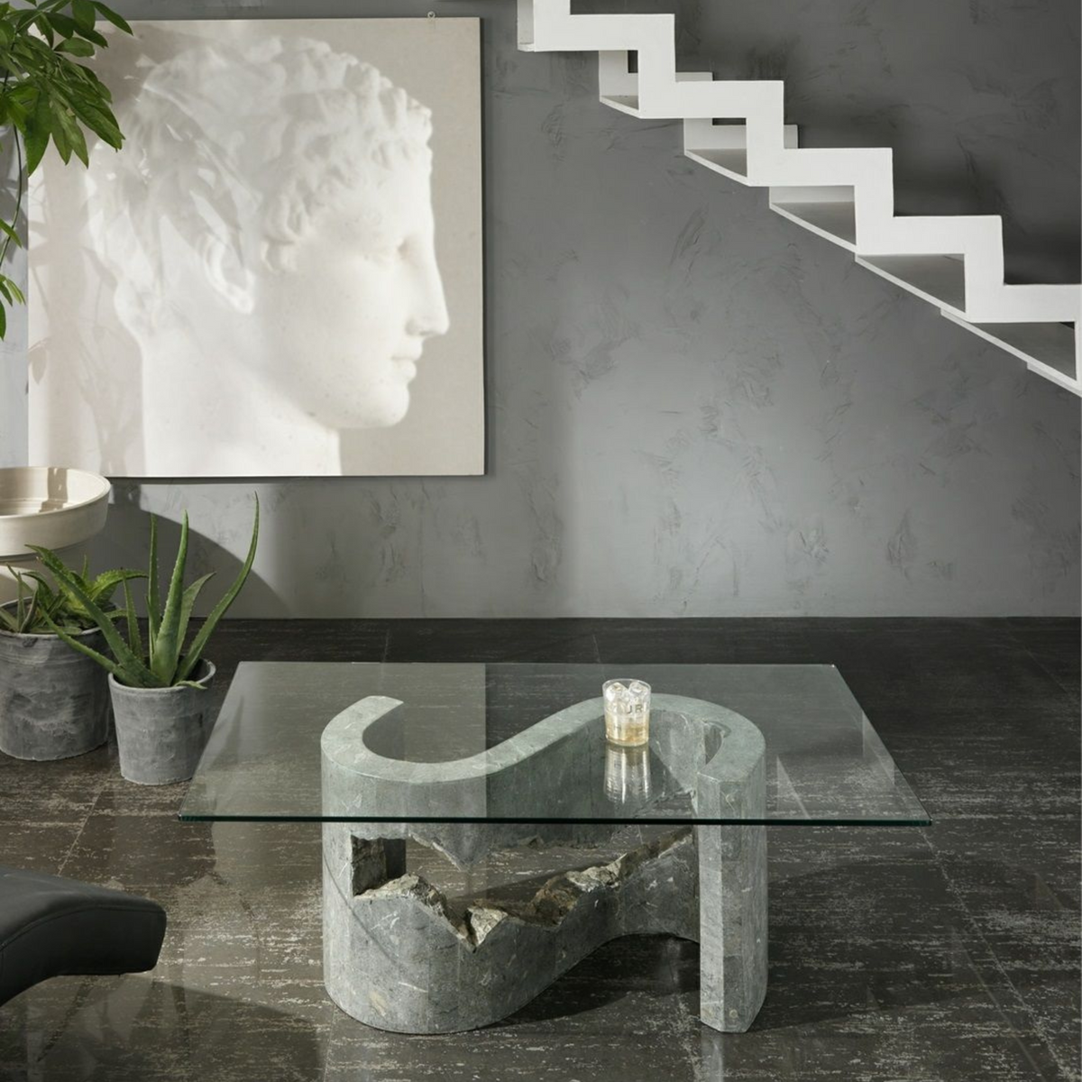Tavolino basso in pietra fossile "Esse" top in vetro temperato cm 120x70 36h