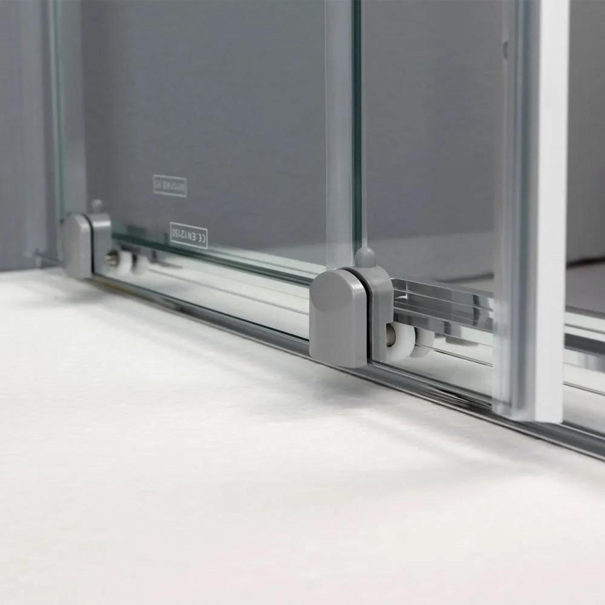 Box doccia quadrato con ante scorrevoli "Genova Two" in vetro temperato lucido h 185 cm - MondoViro