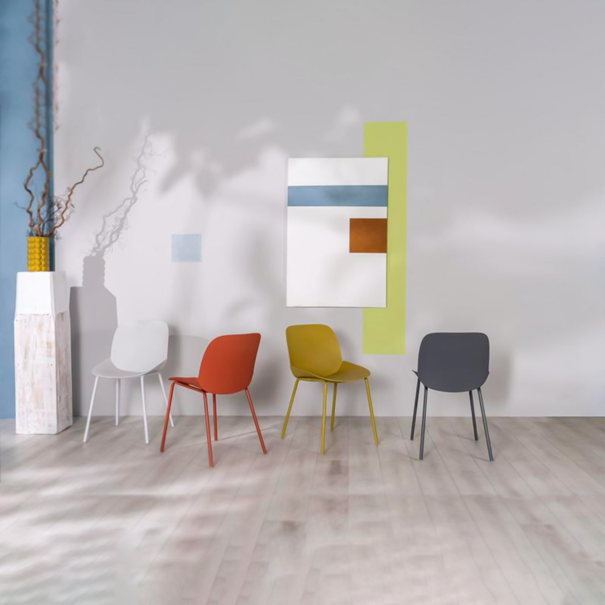 Set di sedie moderne in polipropilene "Azzurra" con struttura in metallo verniciato da soggiorno