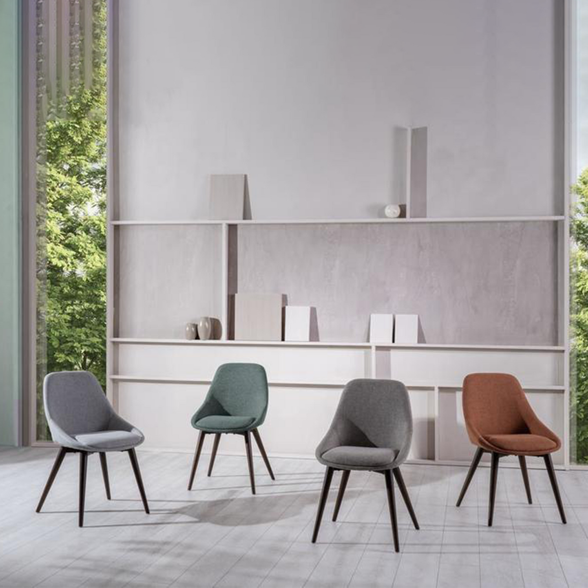 Set di sedie moderne da pranzo in tessuto "Zaira" struttura in legno cm 49x58 85h