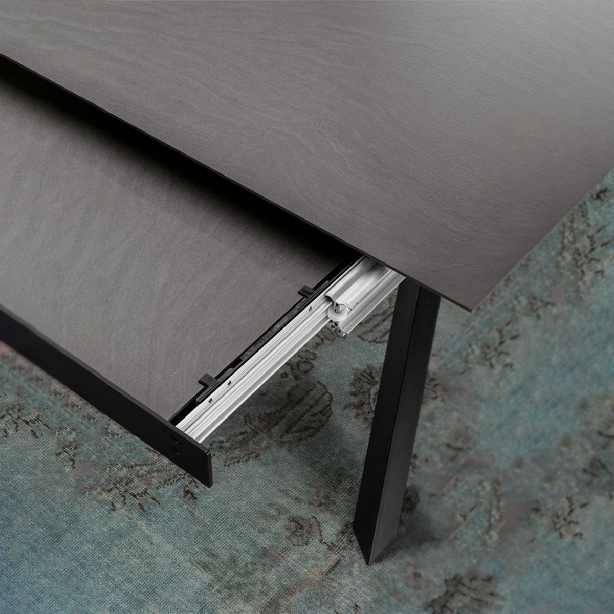 Tavolo allungabile "Jade" piano in HPL gambe in alluminio cm 170/270x90 76h