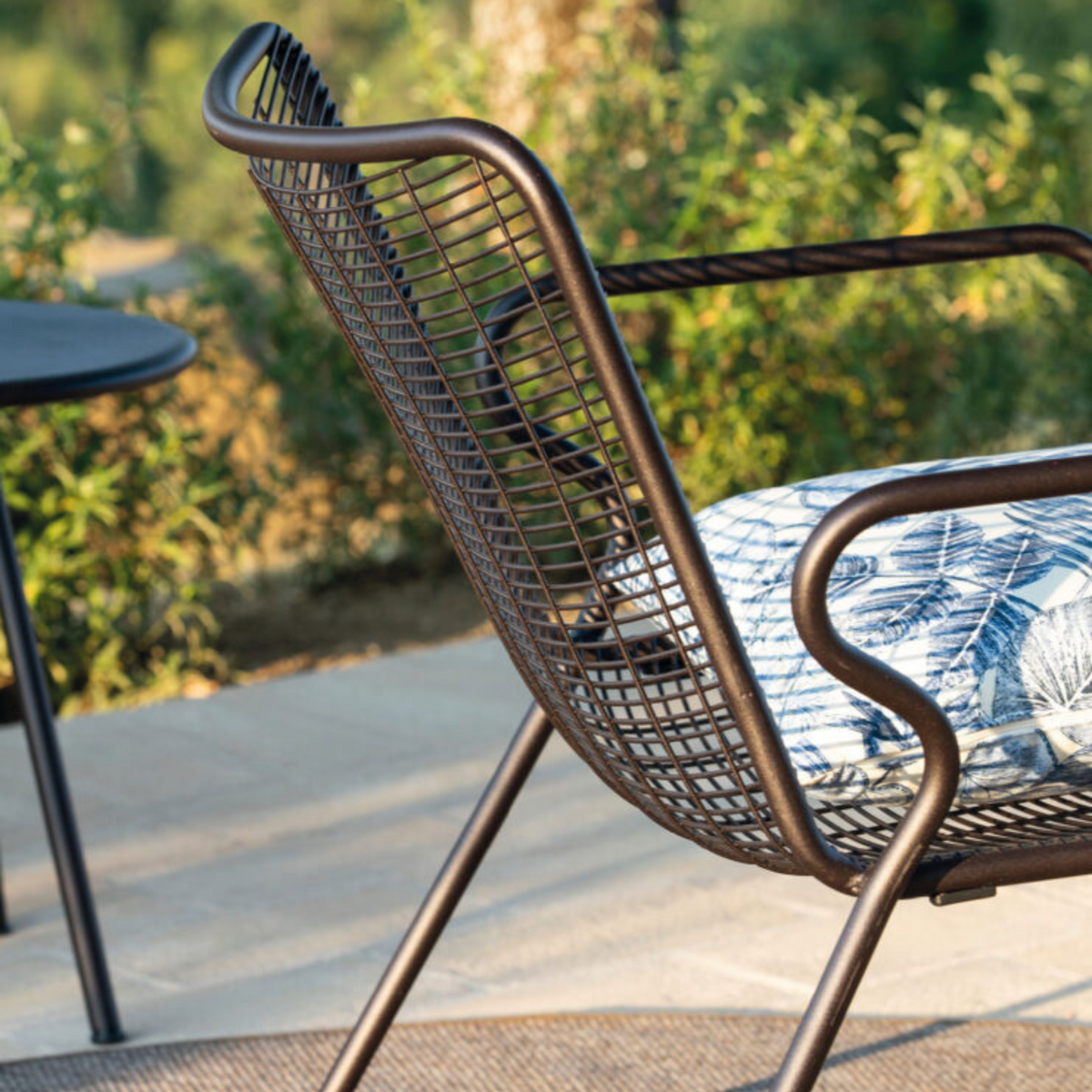 Poltrona a dondolo moderna in metallo verniciato "Roma" da giardino cm 72x82 78h