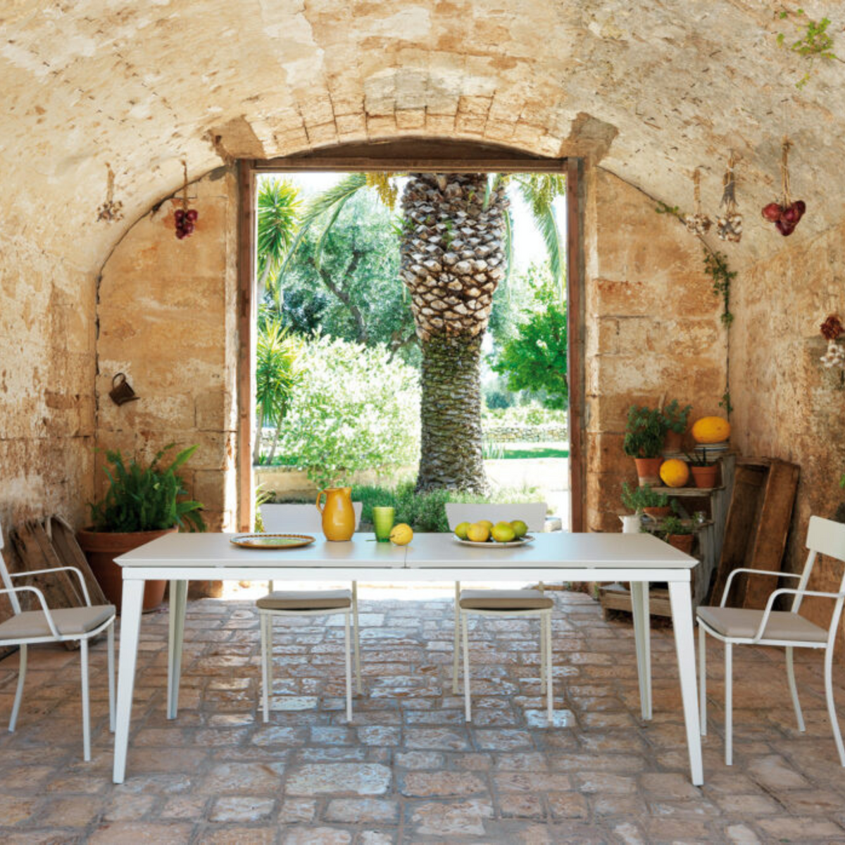 Set di 4 sedie in metallo verniciato "Mogan" da giardino impilabili cm 52x50 88h