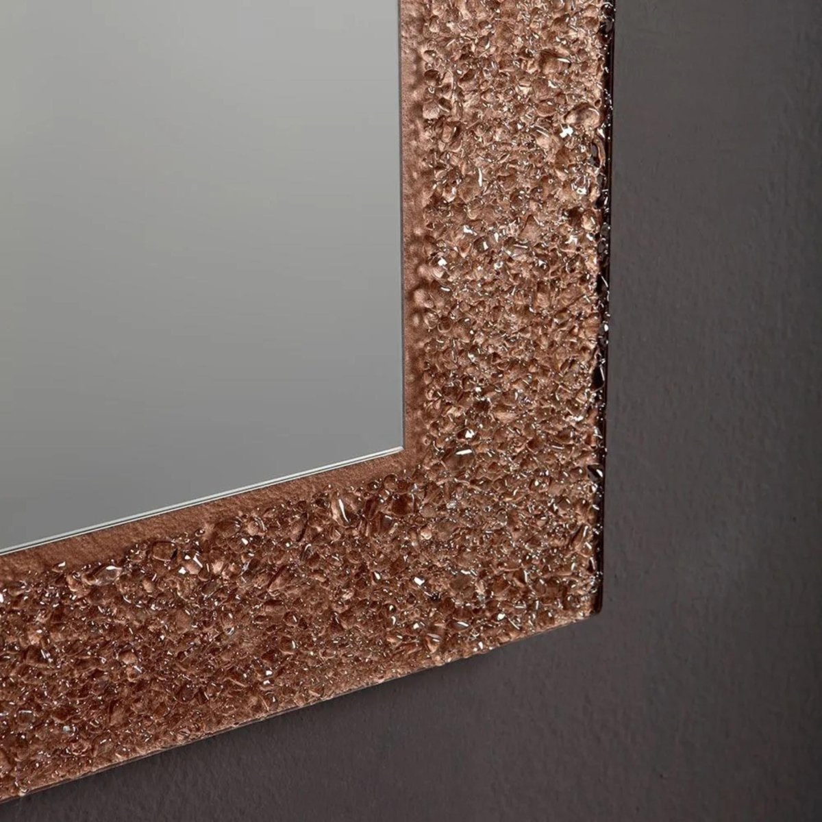 Specchio a led rettangolare "Serranova" con cornice in graniglia di vetro cm 98x70 - MondoViro