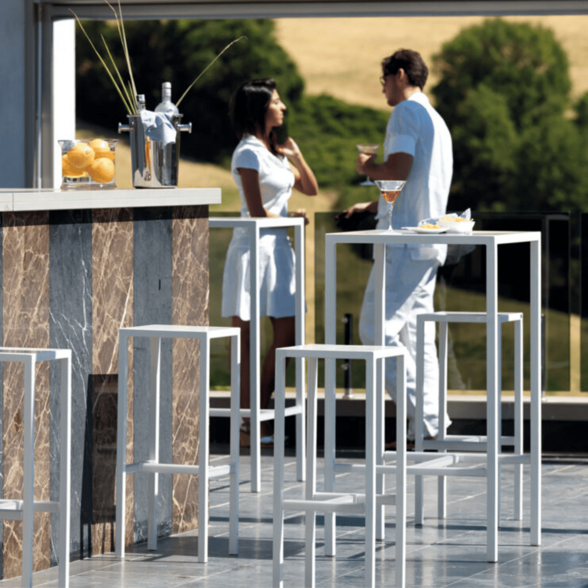 Set tavolo alto + 2 sgabelli in metallo "Seaside" da giardino moderno cm 60x60 110h - MondoViro