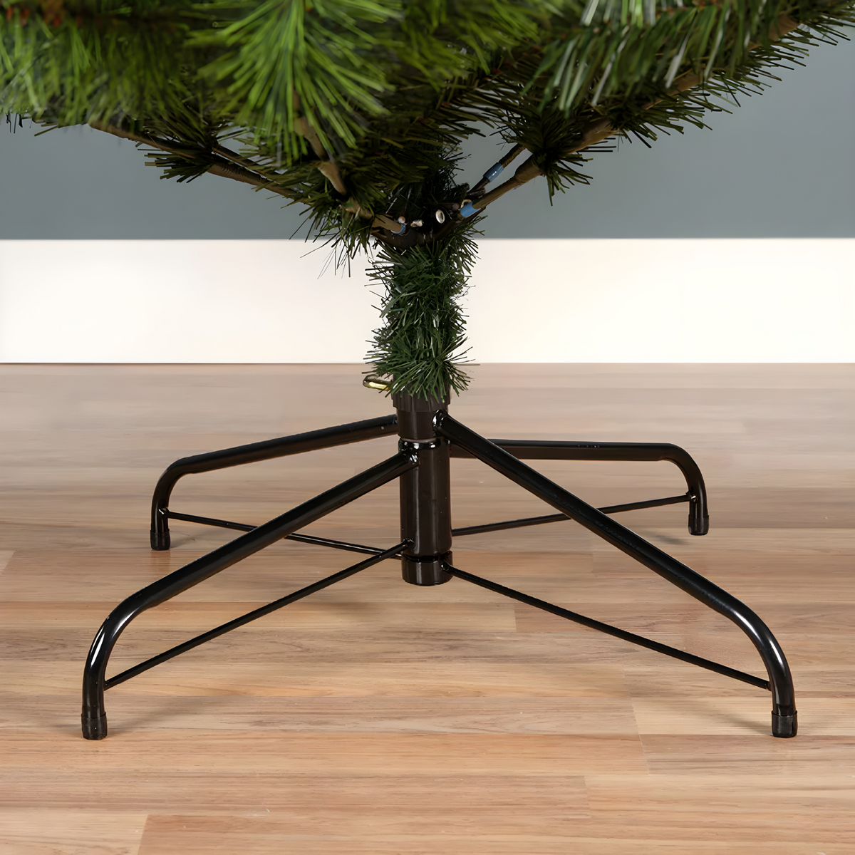 Albero di natale slim moderno "Copenaghen" in PP effetto aghi di pino e PVC
