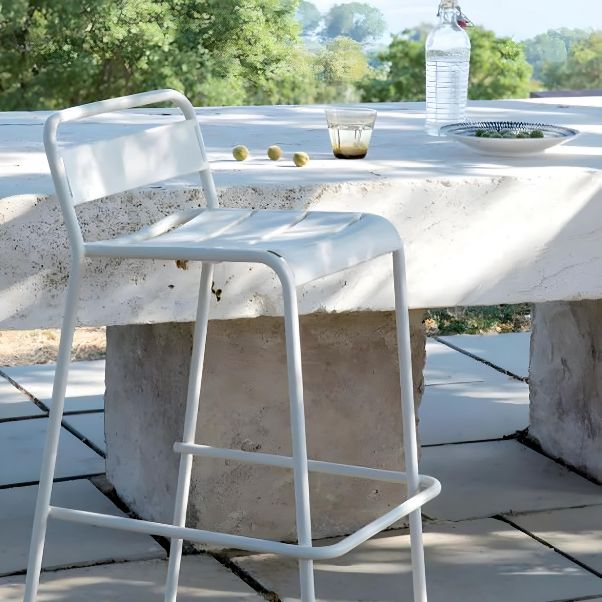 Set 2 pz sgabello alto in metallo verniciato "Twist" impilabile da giardino cm 45x47 95h