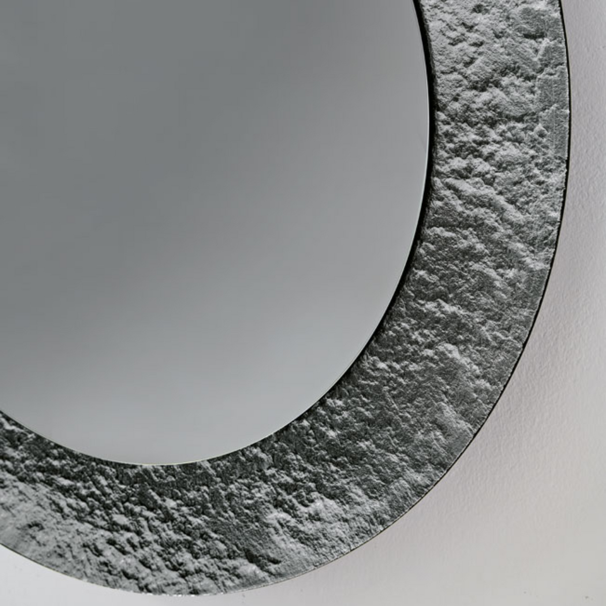 Specchio moderno da parete "Blake" tondo con cornice in vetro effetto martellato