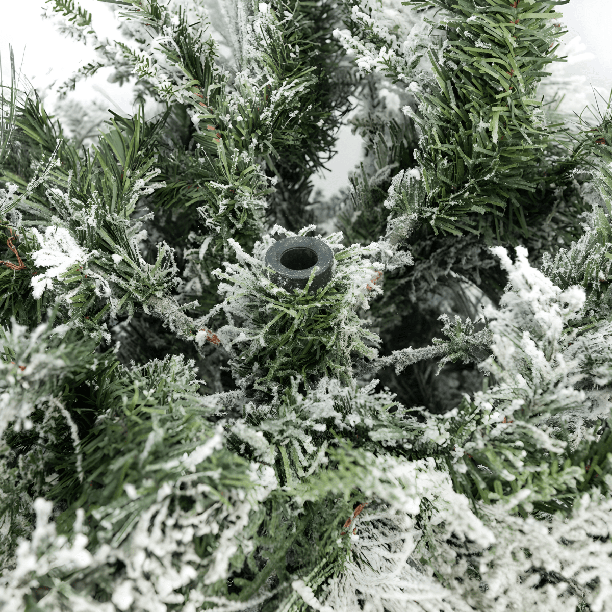 Albero di Natale innevato con pigne "Nevischio" in PE effetto Real Touch + PP cm 240h - MondoViro