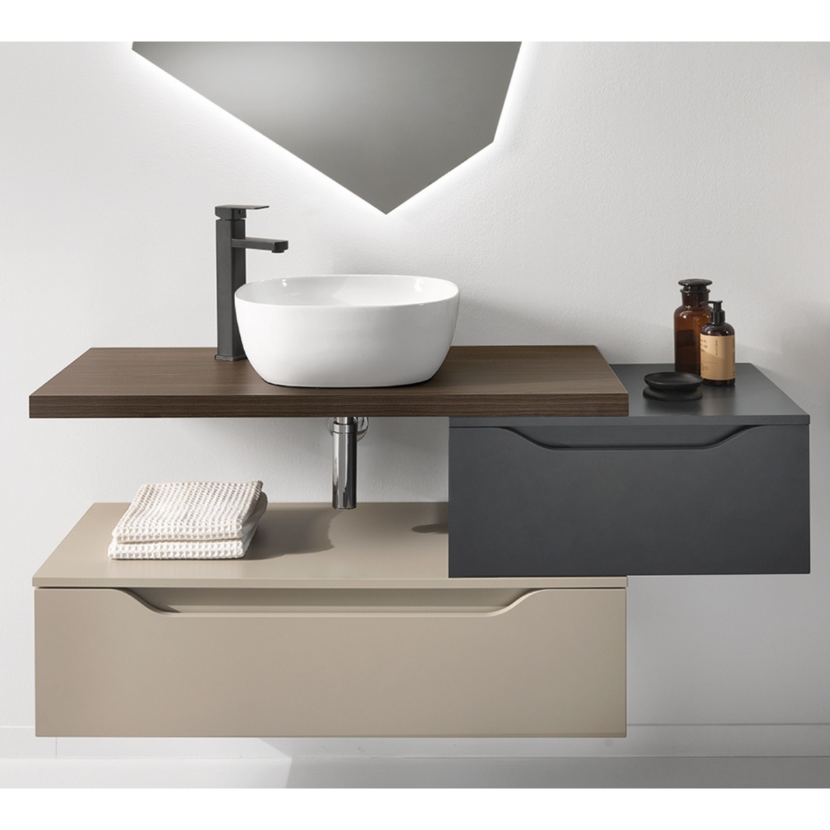 Mobile da bagno sospeso "Omar" 2 cassettoni e top con lavabo da appoggio e specchio LED