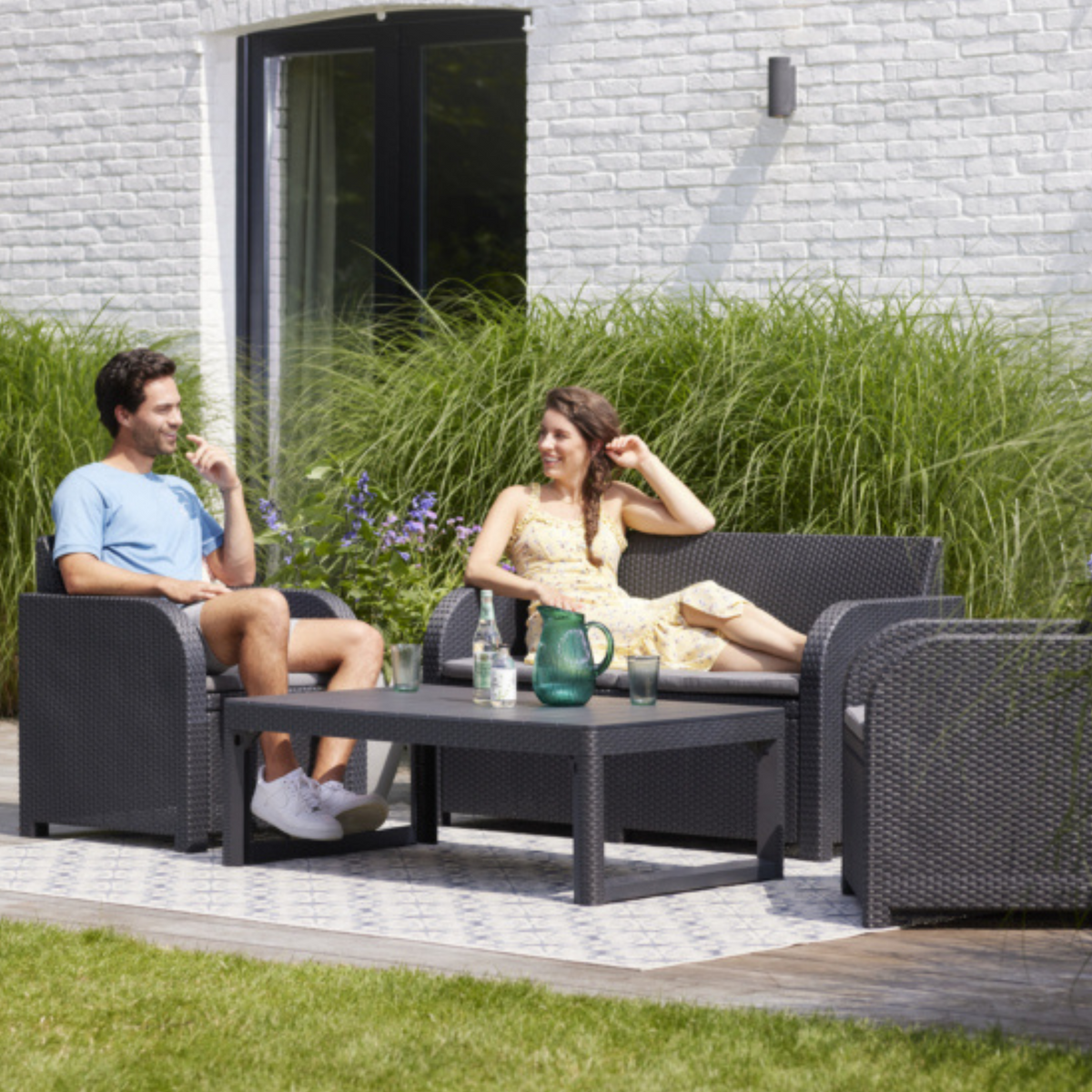 Set salottino in resina da giardino "Carolina" con tavolino allungabile