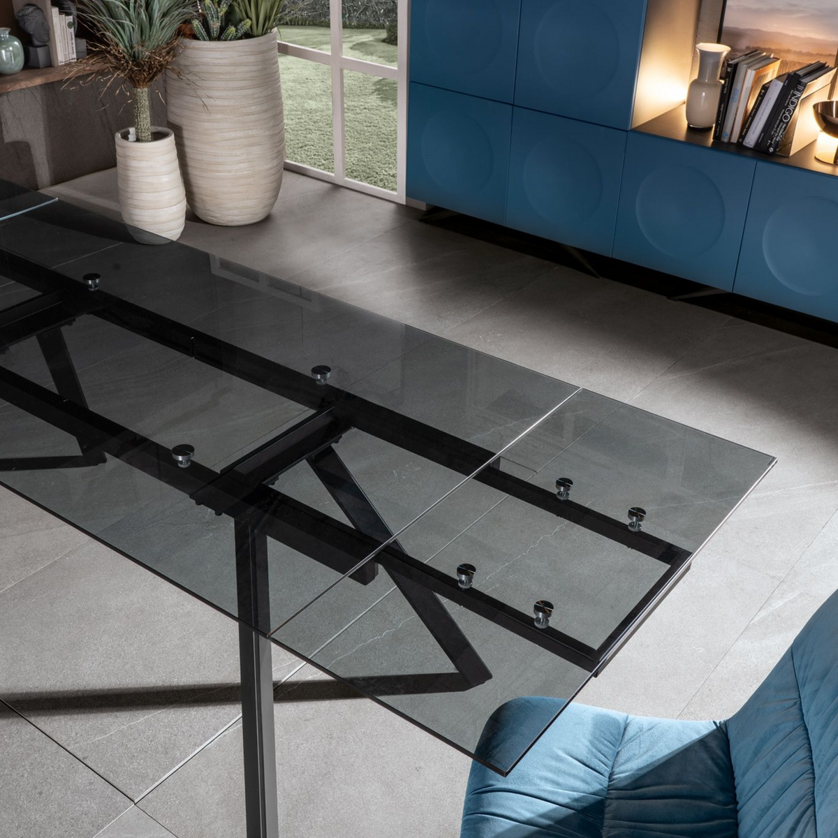 Tavolo allungabile "Smokey" con piano in vetro temperato cm 160/240x90 h76h