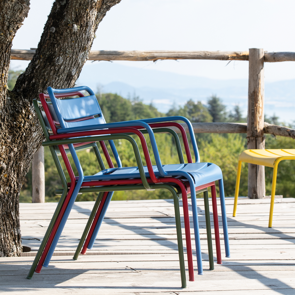 Tavolino poggiapiedi in metallo verniciato "Twist" basso da giardino cm 126x57 45h