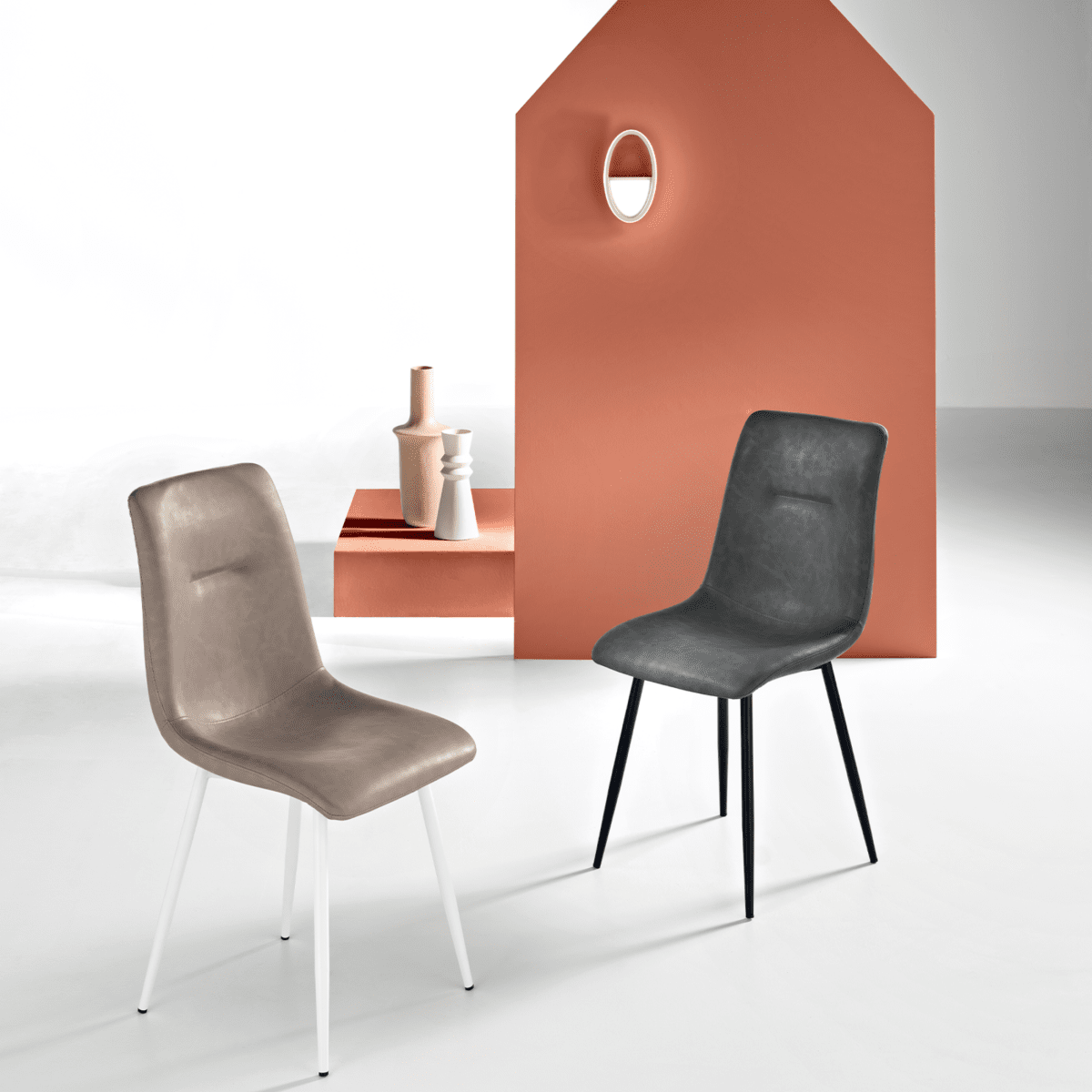 Set di sedie imbottite moderne "Zaren" in ecopelle da pranzo cm 45x59 90h - MondoViro