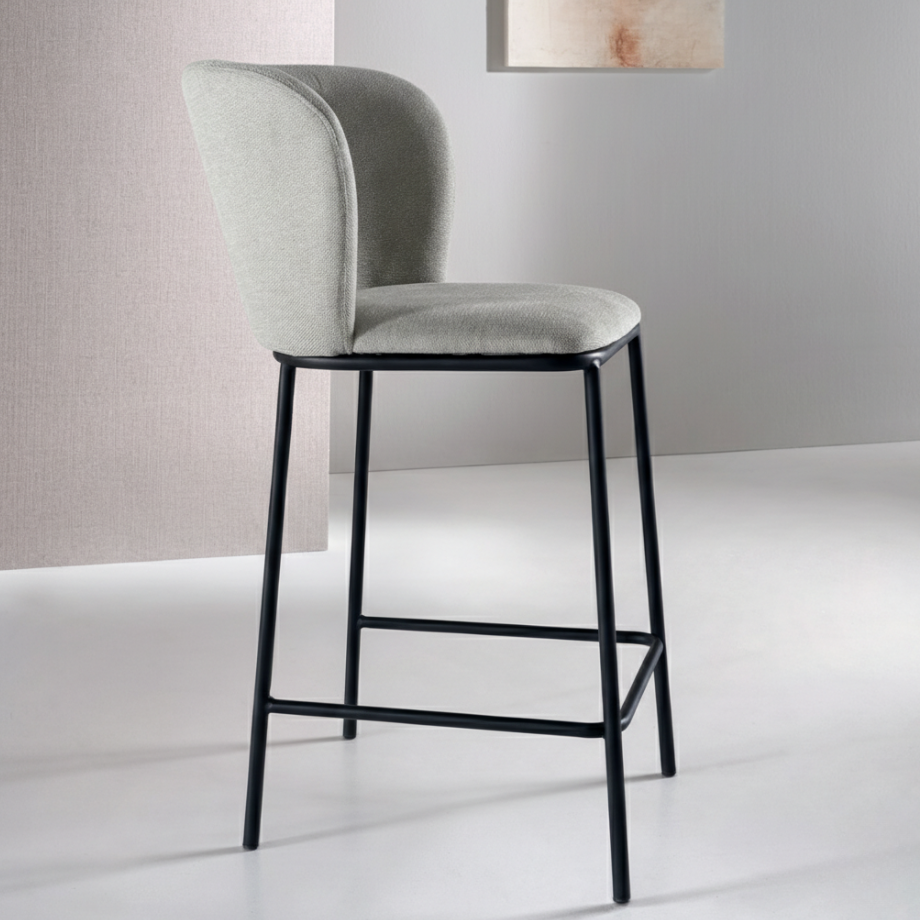 Set sgabelli fissi "Riva" dal design morbido e accogliente in tessuto cm 58x52 95h