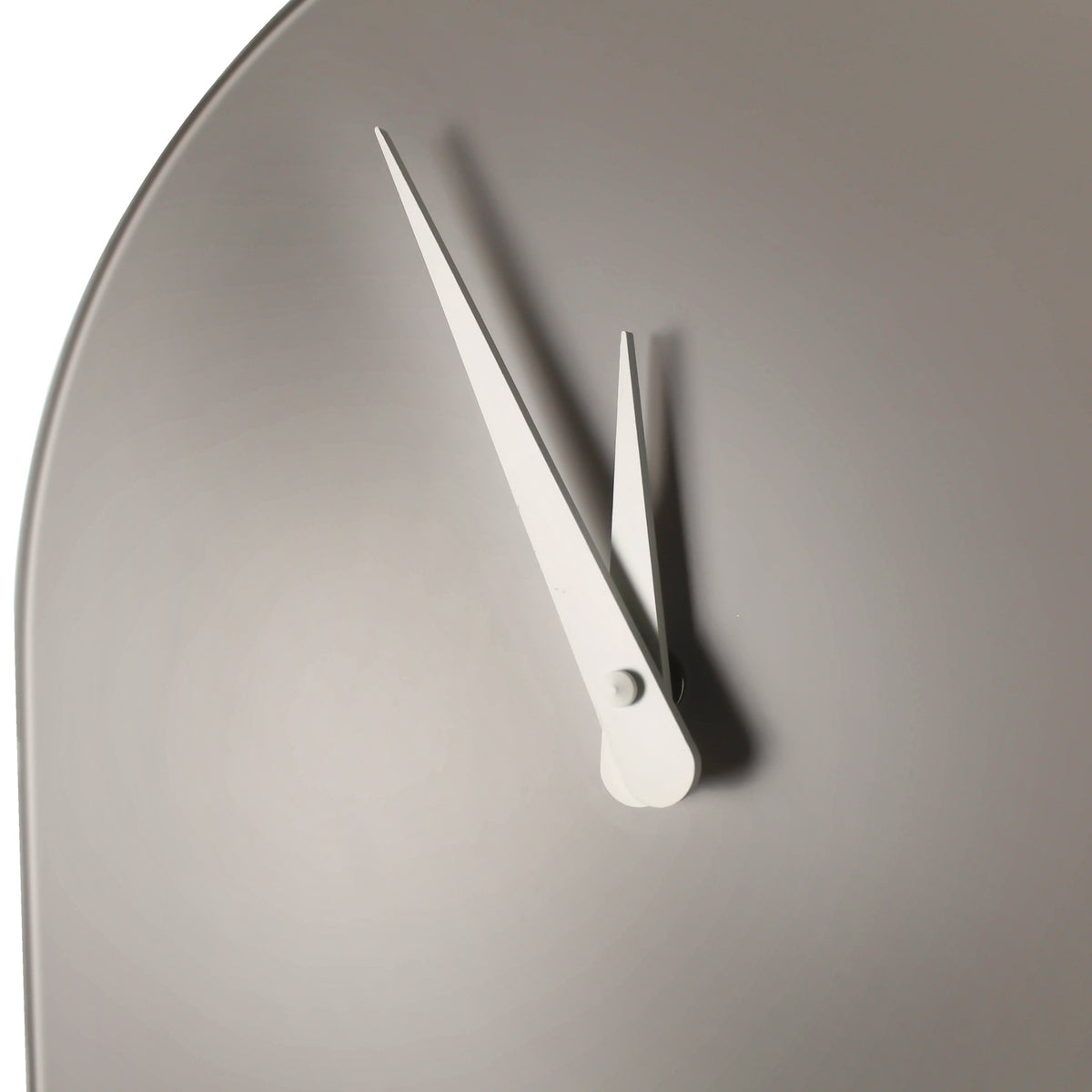 Orologio a pendolo di design "Berlino" in vetro satinato